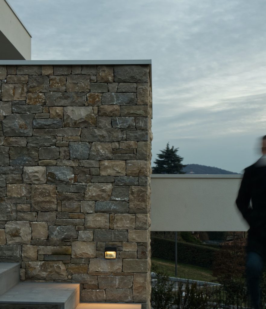 Modulo A: Lampada da parete di design in alluminio