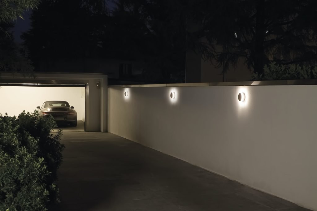 Eloise: lampada da parete a emissione radiale 360°