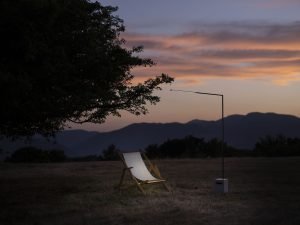 Bella: lampada a piantana per esterni e interni